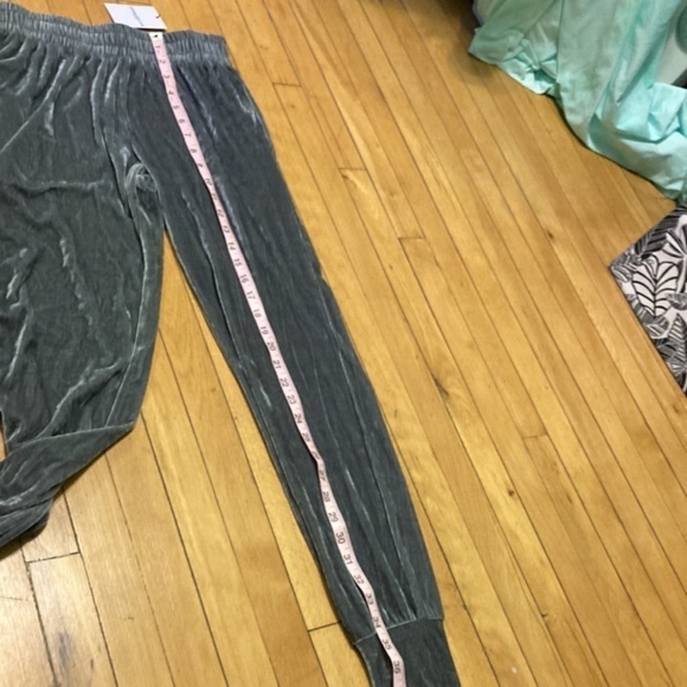 Generation Love Joggers - Picture 11 of 11